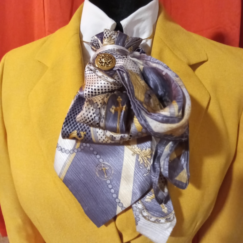 LYRIC Necktie Escarpe